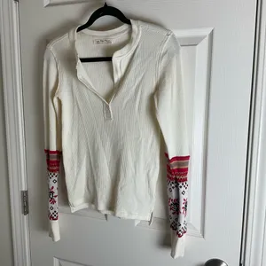 We The Free Cream Top with Red Patterned Sleeves Size XSMALL thumbnail 3