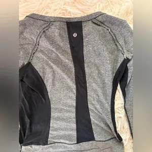 Lululemon Long Sleeve Run Top L Gray Black Athletic Shirt thumbnail 3