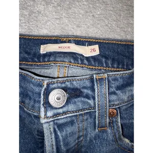 Levis Jeans Womens 26 blue Denim Wedgie Straight Button Fly Premium thumbnail 4