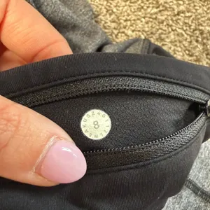 Lululemon‎ Speed Up Tight Women 8 Gray Black Excellent Mesh Pockets Leggings thumbnail 5