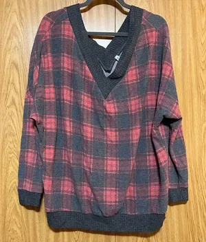 P & Rose Plaid V-Neck Top Woamns Size Small thumbnail 1