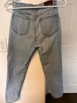 Hollister Jeans Mom Ultra High-Rise thumbnail 3