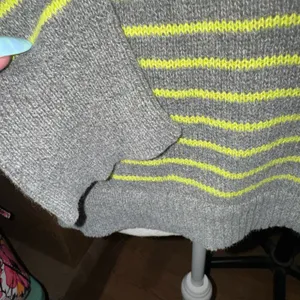 American Eagle Fun striped knit crewneck sweater thumbnail 6
