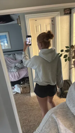 Fabletics grey hoodie thumbnail 4