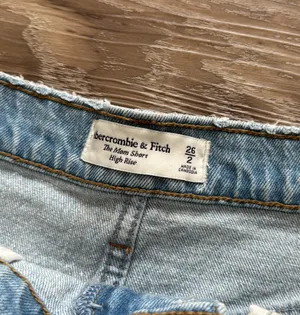 Abercrombie The Mom High Rise Denim Shorts thumbnail 6