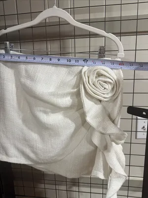 Elegant White Floral Appliqué Mini Skirt thumbnail 3