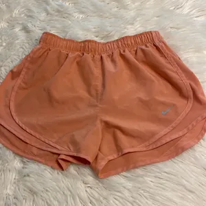 Dri-Fit Nike shorts size S excellent condition thumbnail 1