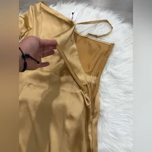 🆕 Chic One Shoulder Gold Dress Size S thumbnail 4