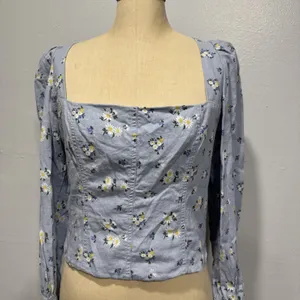 Rachel Zoe Linen Blend Crop Top Sz M Blouse Long Sleeve Square Neck Blue Floral thumbnail 2