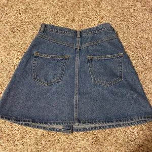 ❤️ Monki button fly denim jean skirt 💚 thumbnail 3