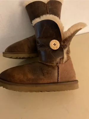 UGG women brown leather distressed Bailey button short classic boots US 7 thumbnail 7