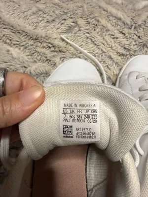 Adidas Advantage Base sneakers in white, featuring iconic perforated three-stripes and a low-profile silhouette. thumbnail 3