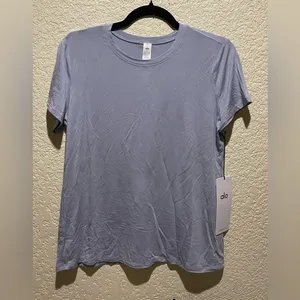 Alo Yoga NWT All Day Short Sleeve Tee Shirt Top Winter Frost Size S thumbnail 4