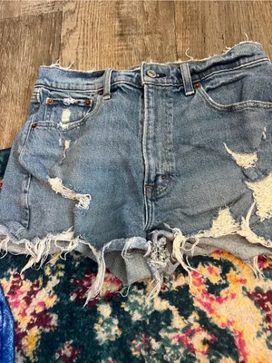 Abercrombie the mom High-Rise Distressed Denim Shorts - Blue thumbnail 8