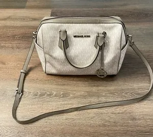 Michael Kors Bedford Large Duffle Satchel Monogram Crossbody Strap thumbnail 1