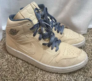 Women’s Air Jordan mid 1 se Sand drift Sneakers Shoes Basketball Nike Size 9 GUC thumbnail 1