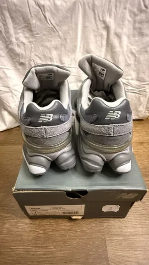 New Balance 9060 Sneakers Shoes Size Women’s 9. Men’s 7.5 thumbnail 3