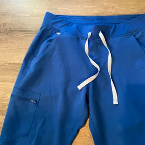 FIGS Royal Blue Casma Top Zamora Jogger Pants Scrub Set Uniform Medium Petite thumbnail 9