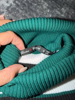 Turtle neck sweater thumbnail 2