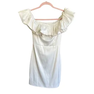 CHE BY CHELSEY White Satin Ruffled Off the Shoulder Bodycon Mini Dress‎ Size XS thumbnail 11