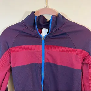 Fabletics Tory‎ Cropped Seamless Jacket in Deep Navy / Haute Red / Lake Small thumbnail 4