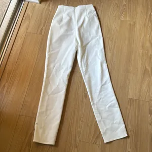 MAJORELLE Cream High-Waisted Pants thumbnail 4