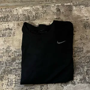 NWT Nike Black Legend Short Sleeve T-Shirt Size Medium thumbnail 2