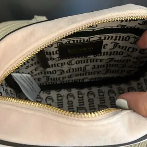 Juicy Couture Velour Y2K Crossbody‎ bag NWT thumbnail 9