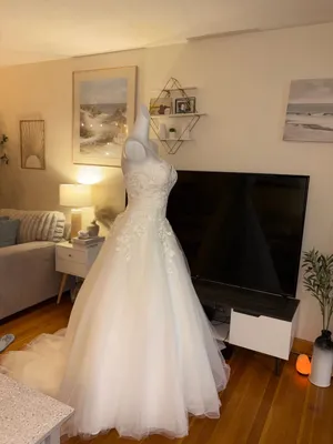 Classic Ivory Strapless Lace & Tulle Wedding Dress thumbnail 3