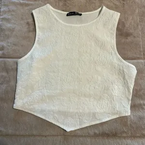 Salanta Cropped Sleeveless Top Size Medium 6 White Tank Bridal thumbnail 1