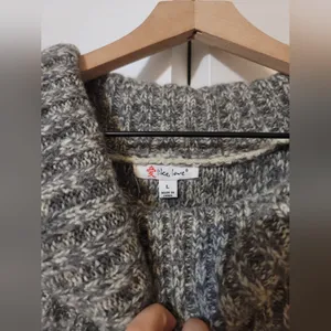 Gray Women's T Shirt Sweater Size L thumbnail 2