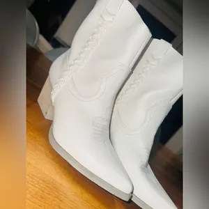 Dolce Vita Koolson White Western Ankle Booties Pointed Toe Leather Stacked heel thumbnail 15