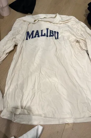 Brandy Melville long sleeve top Malibu thumbnail 1