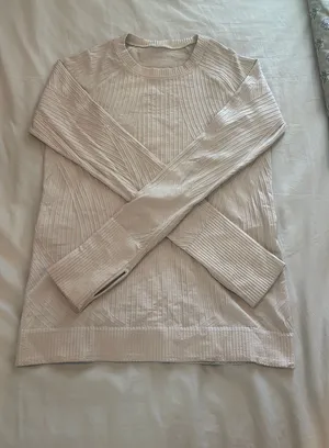 Lululemon Long Sleeve thumbnail 1