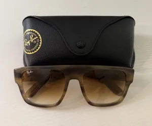 Ray-Ban Sunglasses thumbnail 1
