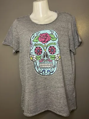 Chaser Shirt Womens Medium Gray Sugar Skull Graphic Day Of Dead Short Sleeve Top thumbnail 2