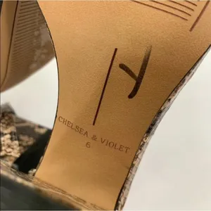 Chelsea & Violet Tara Snake Print Block Heel Sandal 6 NWT thumbnail 9