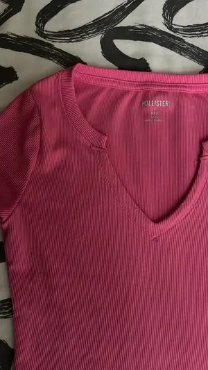 HOLLISTER top thumbnail 2