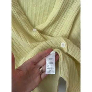 ATM S Cashmere Deep-V Cardigan in Light Yellow thumbnail 5