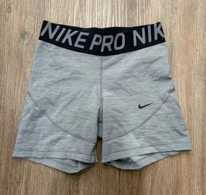 Nike Pro Dri-FIT Women Gray Heathered Compression Athletic Shorts Size M 3672‎ thumbnail 1