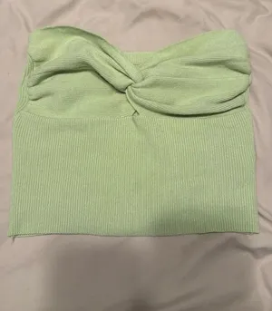 Smal green crop top thumbnail 1