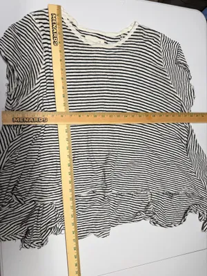 We The‎ Free Womens medium Black white stripe Short Sleeve Asymmetrical shirt thumbnail 2