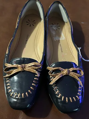 Isaac Mizrahi Navy Patent Loafers with Tan Bow 10M thumbnail 6