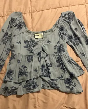 Hollister Top Flower Blue Print thumbnail 1