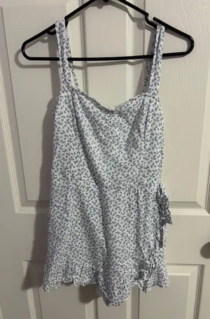 Hollister Floral Dress thumbnail 1
