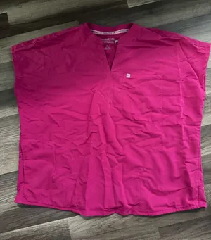 Fabletics Scrub Top Evolve thumbnail 1