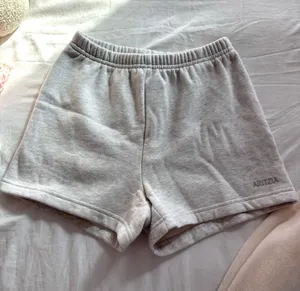 Aritzia Shorts TNA thumbnail 1