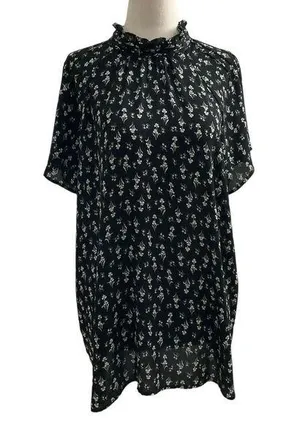 Ann Taylor Black White Flutter Sleeve Floral Top Size L | 41-46 thumbnail 1
