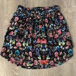 Lululemon 2 Hotty Hot High‎ Rise Tennis Golf Workout Black Floral Mini Skirt thumbnail 2