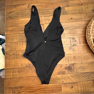 VICTORIAS SECRET Twist Front‎ Plunge Swimsuit thumbnail 3